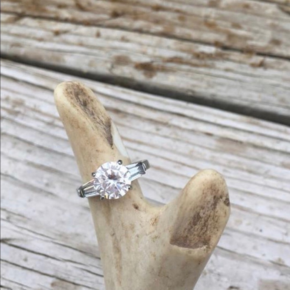 Beautiful 3 carat CZ ring!!!!